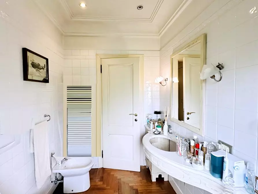 Immagine 26 di Mansarda in vendita  a Massa