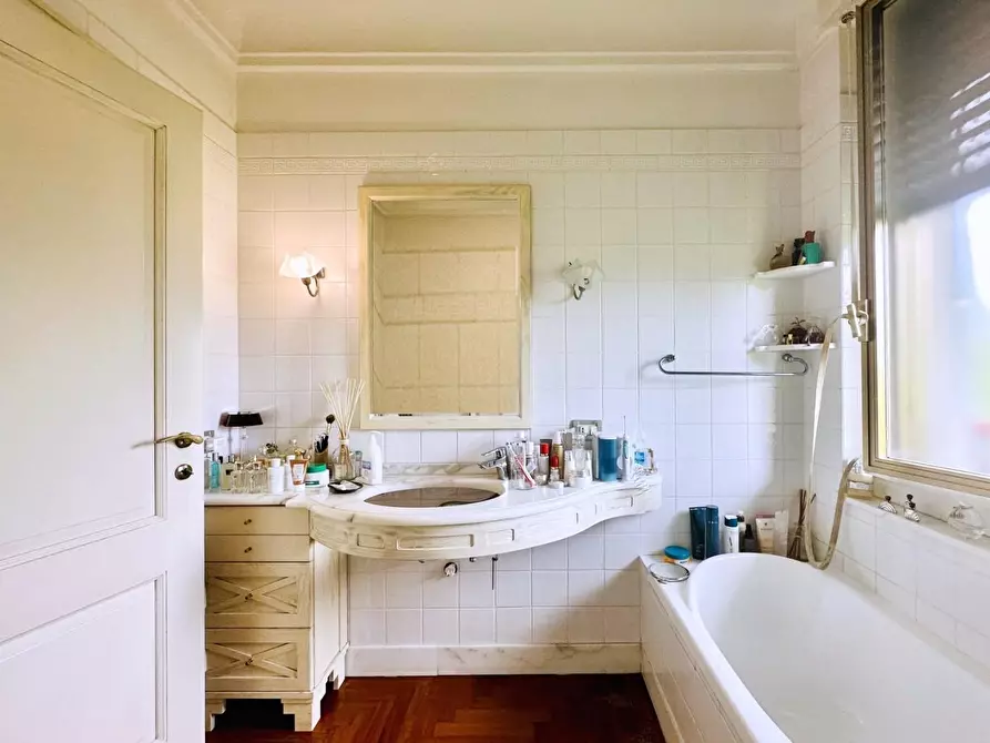 Immagine 25 di Mansarda in vendita  a Massa