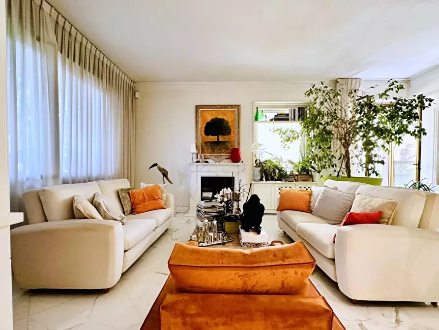 Immagine 3 di Mansarda in vendita  a Massa