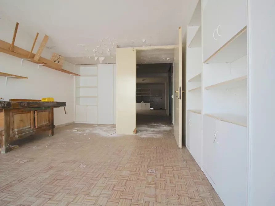 Immagine 10 di Locale commerciale in vendita  a Ponsacco