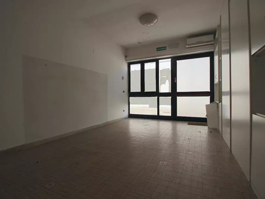 Immagine 7 di Locale commerciale in vendita  a Ponsacco