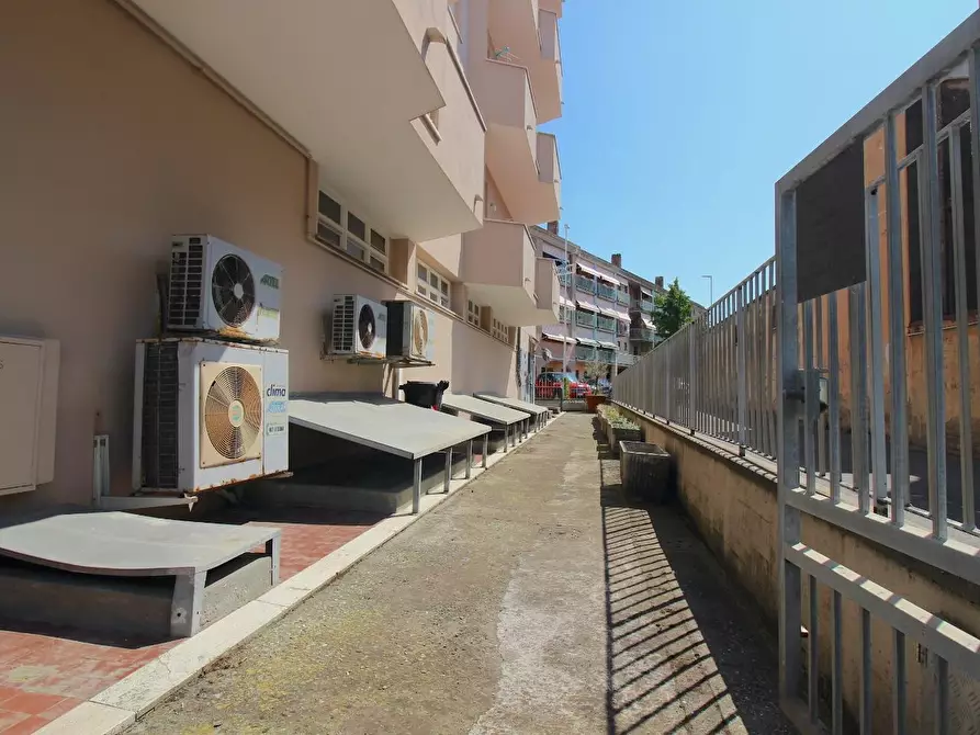 Immagine 25 di Locale commerciale in vendita  a Ponsacco