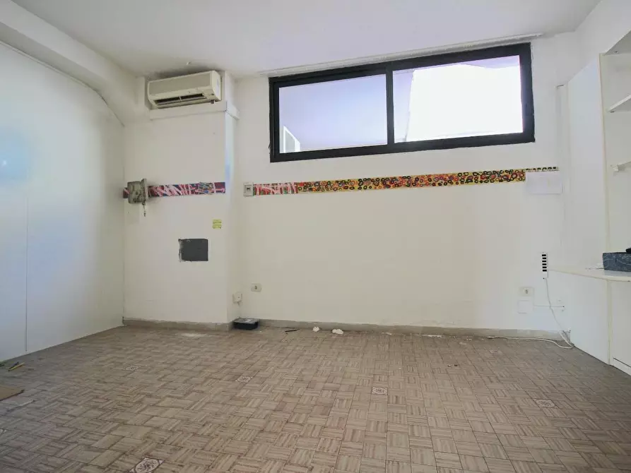 Immagine 12 di Locale commerciale in vendita  a Ponsacco