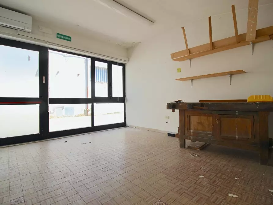 Immagine 8 di Locale commerciale in vendita  a Ponsacco