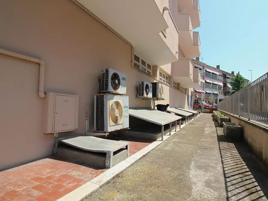 Immagine 26 di Locale commerciale in vendita  a Ponsacco