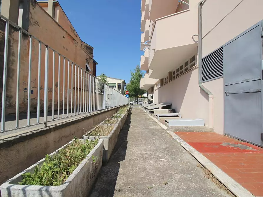 Immagine 28 di Locale commerciale in vendita  a Ponsacco