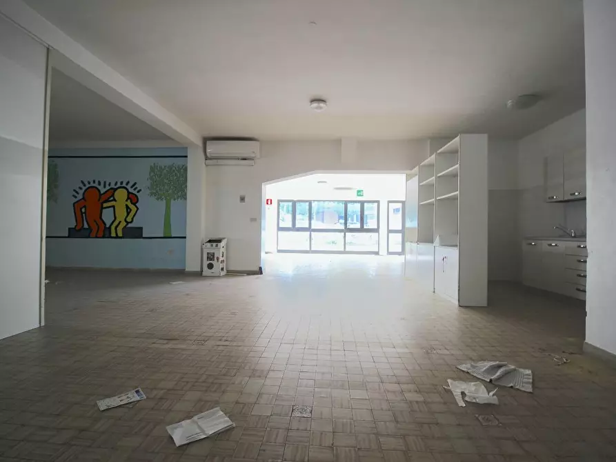 Immagine 15 di Locale commerciale in vendita  a Ponsacco