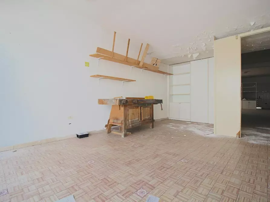 Immagine 9 di Locale commerciale in vendita  a Ponsacco