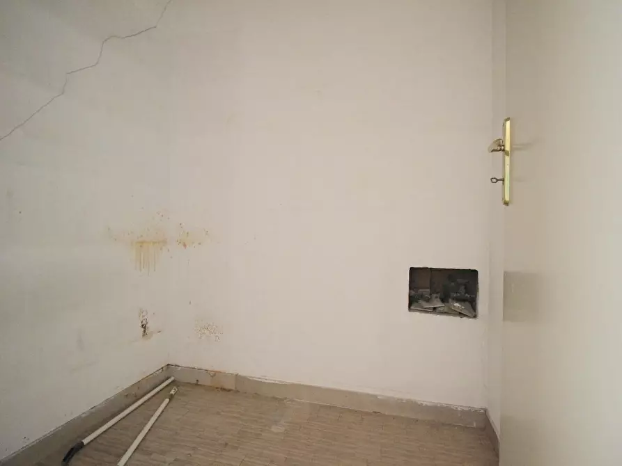 Immagine 19 di Locale commerciale in vendita  a Ponsacco