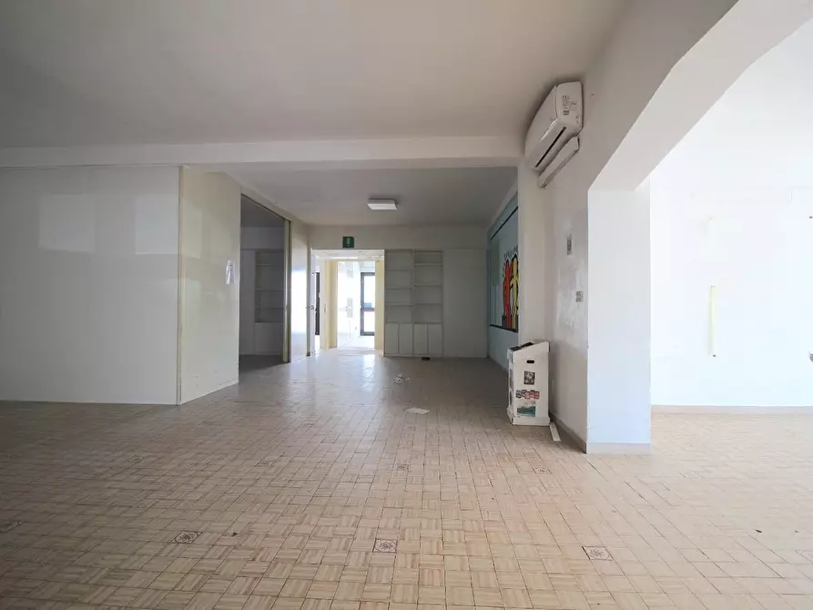 Immagine 16 di Locale commerciale in vendita  a Ponsacco