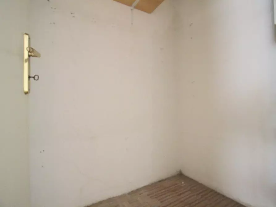 Immagine 20 di Locale commerciale in vendita  a Ponsacco