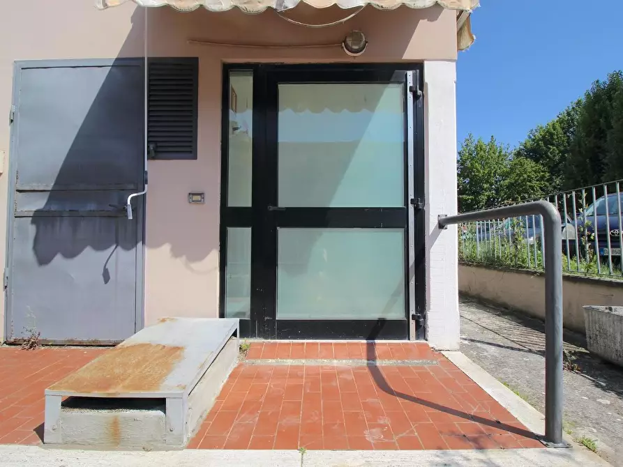 Immagine 29 di Locale commerciale in vendita  a Ponsacco