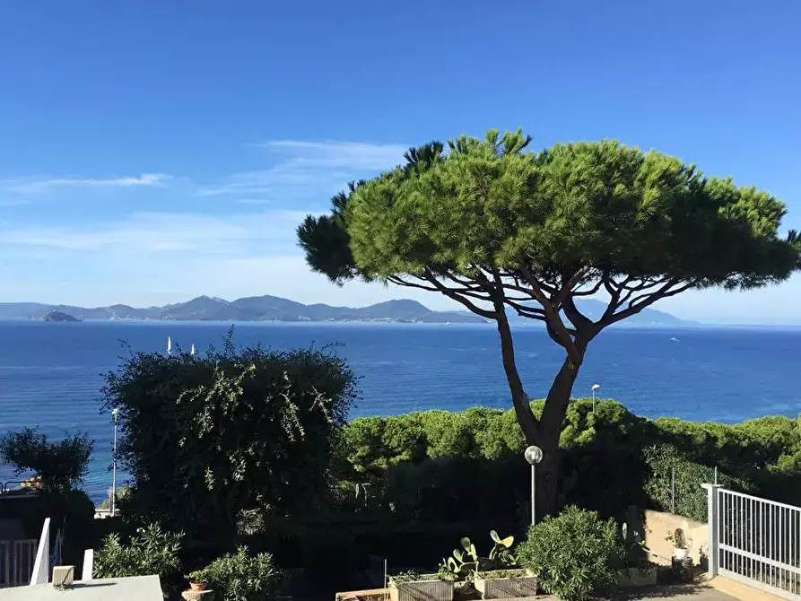 Immagine 1 di Casa bifamiliare in vendita  a Piombino