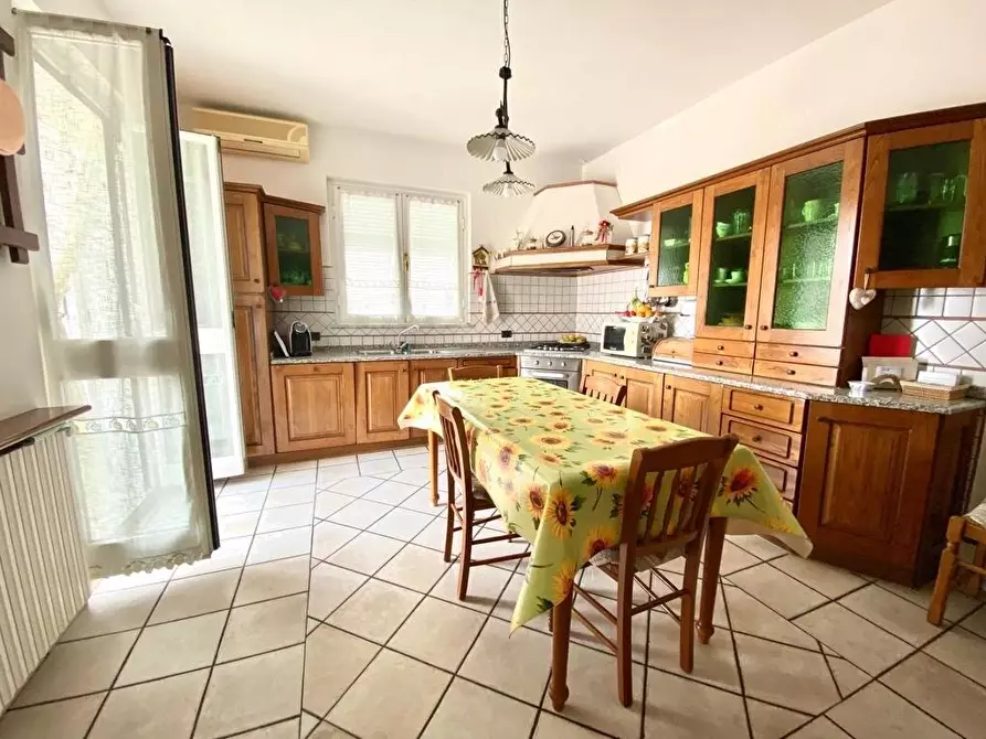 Immagine 2 di Casa semindipendente in vendita  a Massa