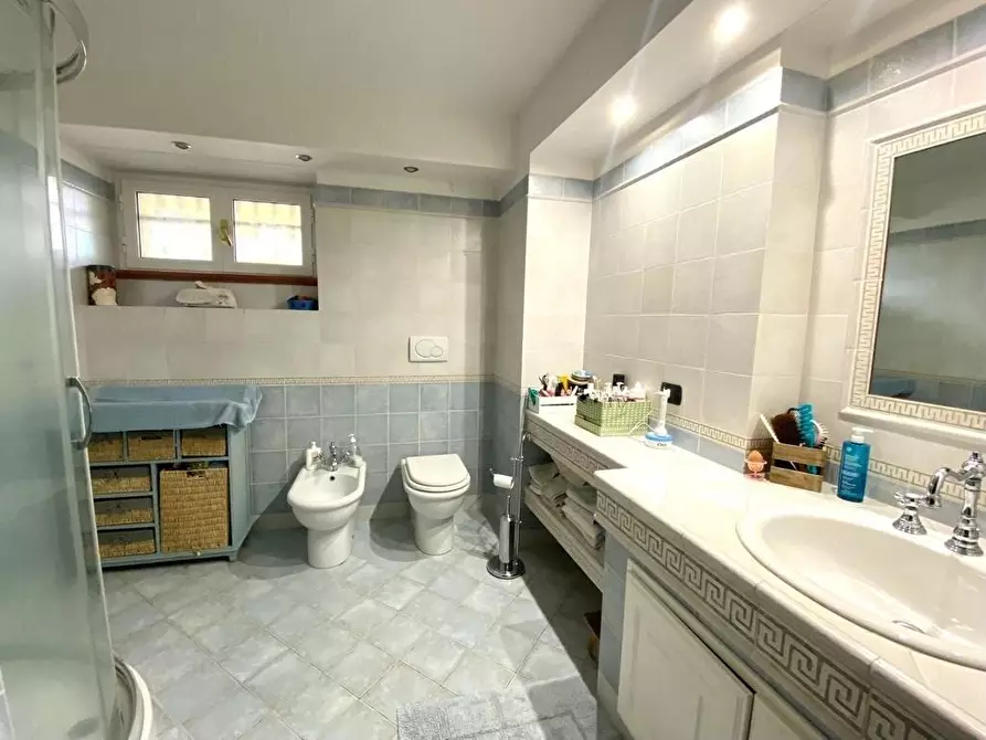 Immagine 9 di Casa semindipendente in vendita  a Massa