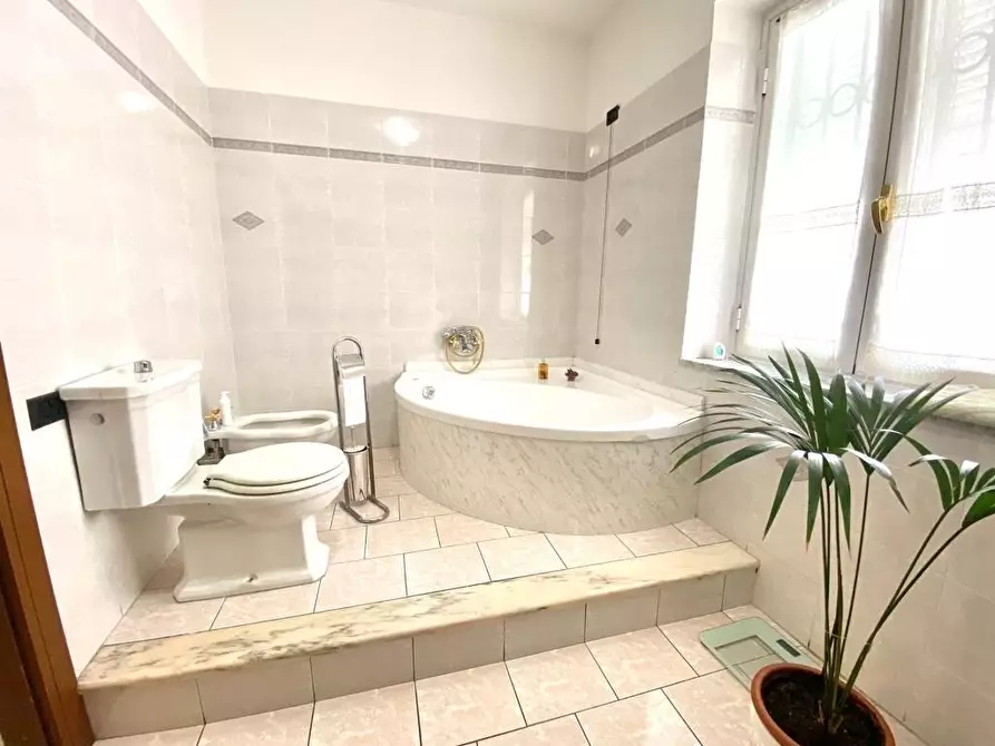 Immagine 7 di Casa semindipendente in vendita  a Massa