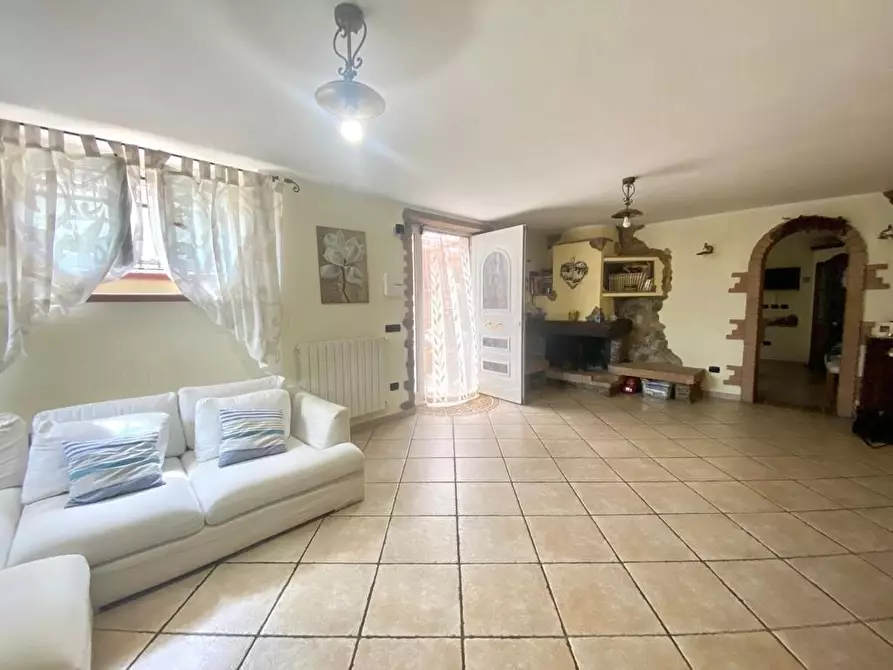 Immagine 8 di Casa semindipendente in vendita  a Massa