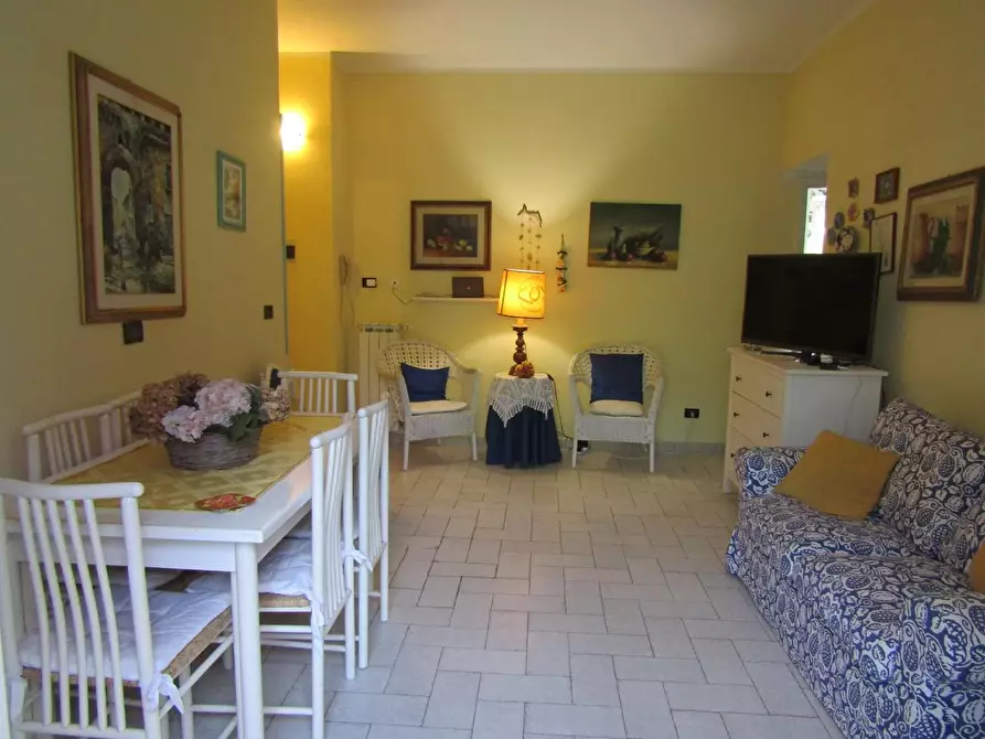 Immagine 11 di Porzione di casa in vendita  a Ameglia