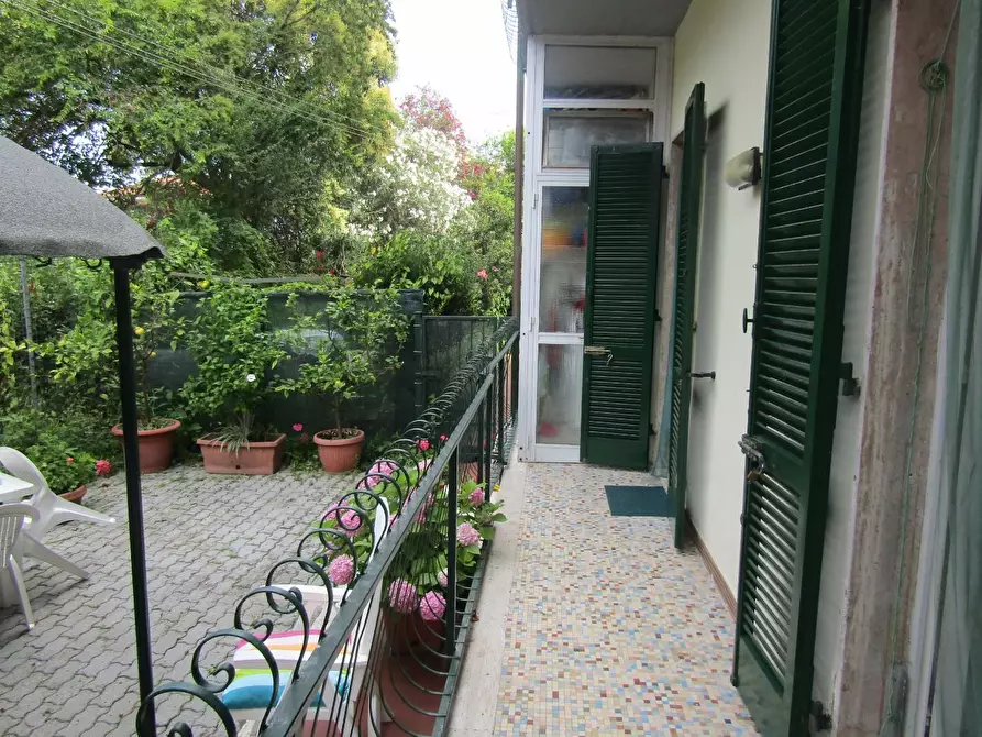 Immagine 6 di Porzione di casa in vendita  a Ameglia