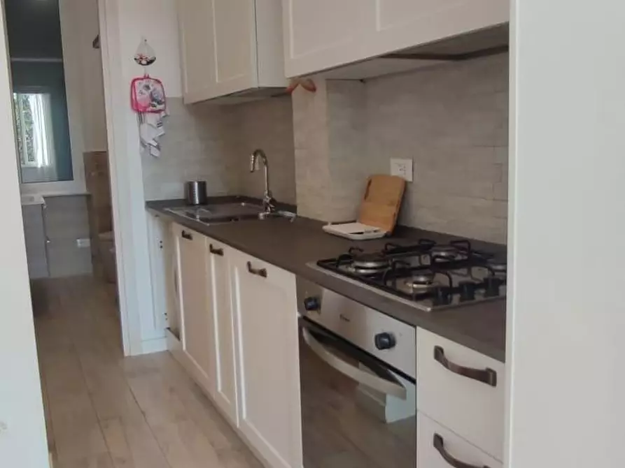 Immagine 3 di Appartamento in affitto  a Massa