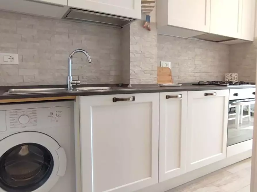 Immagine 9 di Appartamento in affitto  a Massa