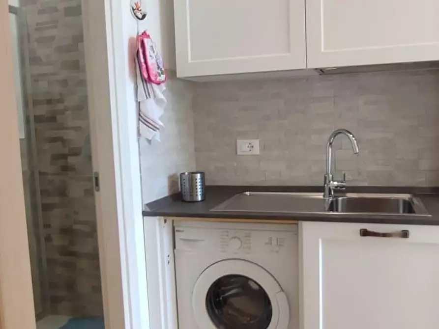 Immagine 6 di Appartamento in affitto  a Massa