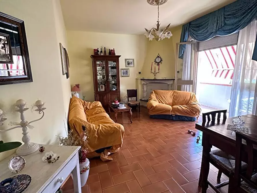 Immagine 10 di Casa indipendente in vendita  a Massa