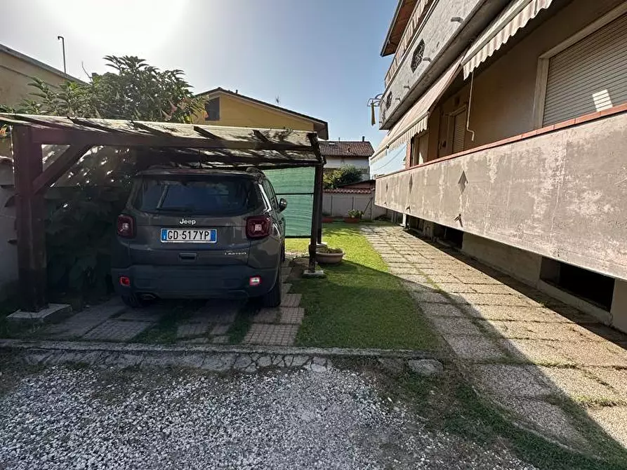 Immagine 28 di Casa indipendente in vendita  a Massa