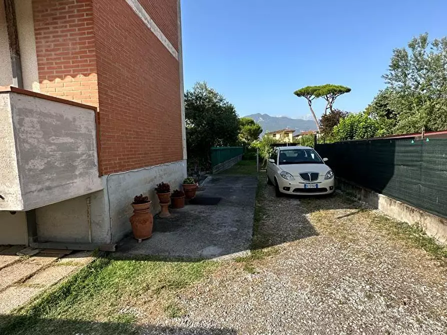 Immagine 29 di Casa indipendente in vendita  a Massa
