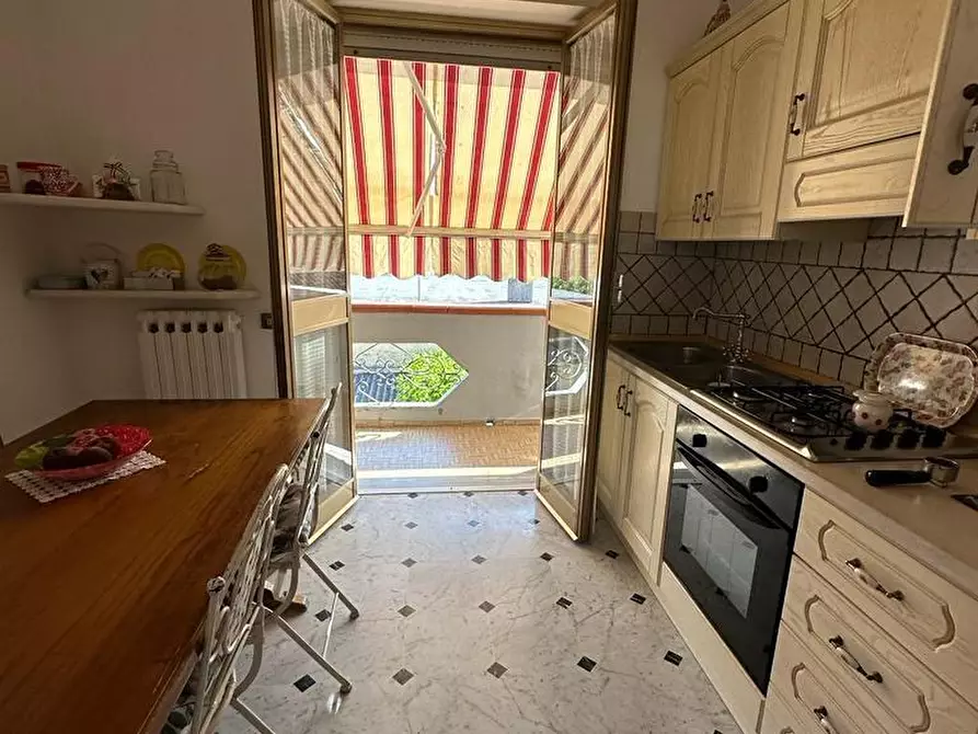 Immagine 15 di Casa indipendente in vendita  a Massa