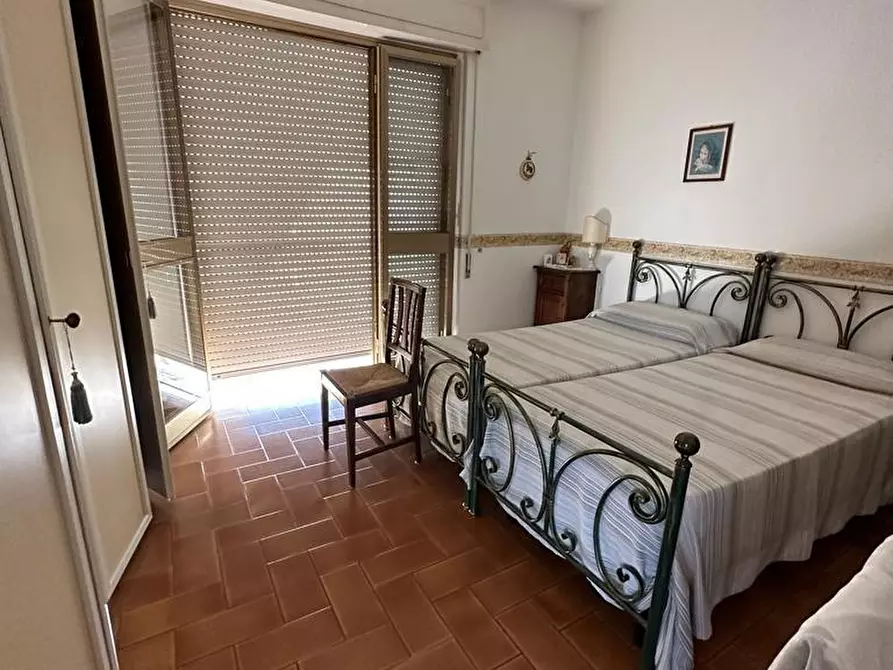 Immagine 21 di Casa indipendente in vendita  a Massa