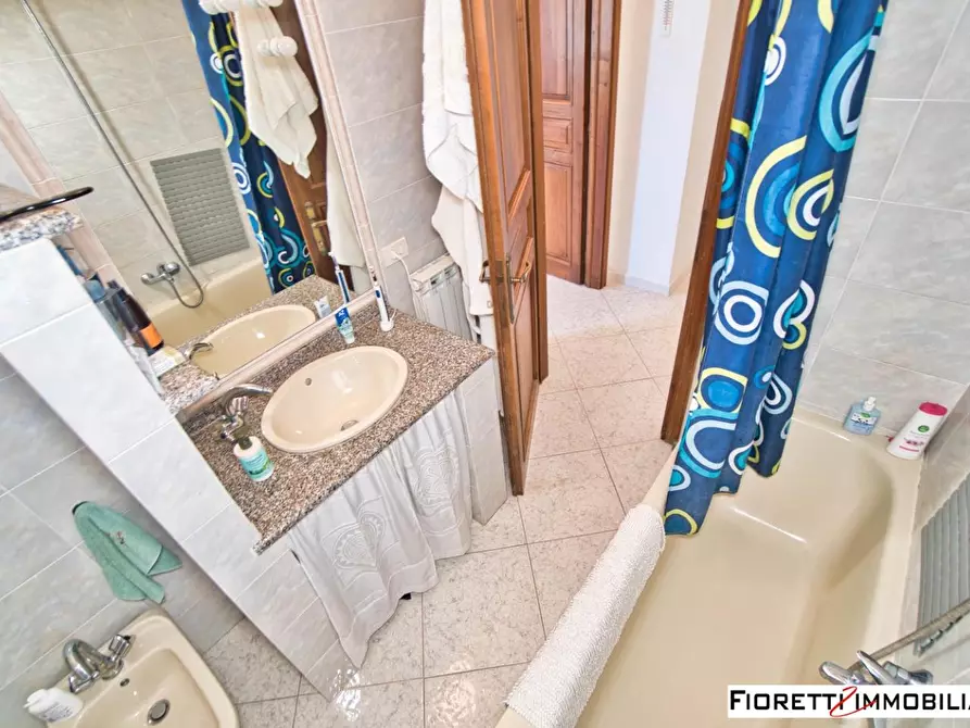 Immagine 29 di Casa colonica in vendita  a Piombino