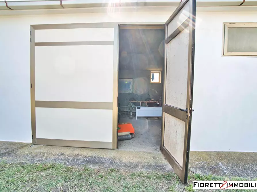 Immagine 54 di Casa colonica in vendita  a Piombino