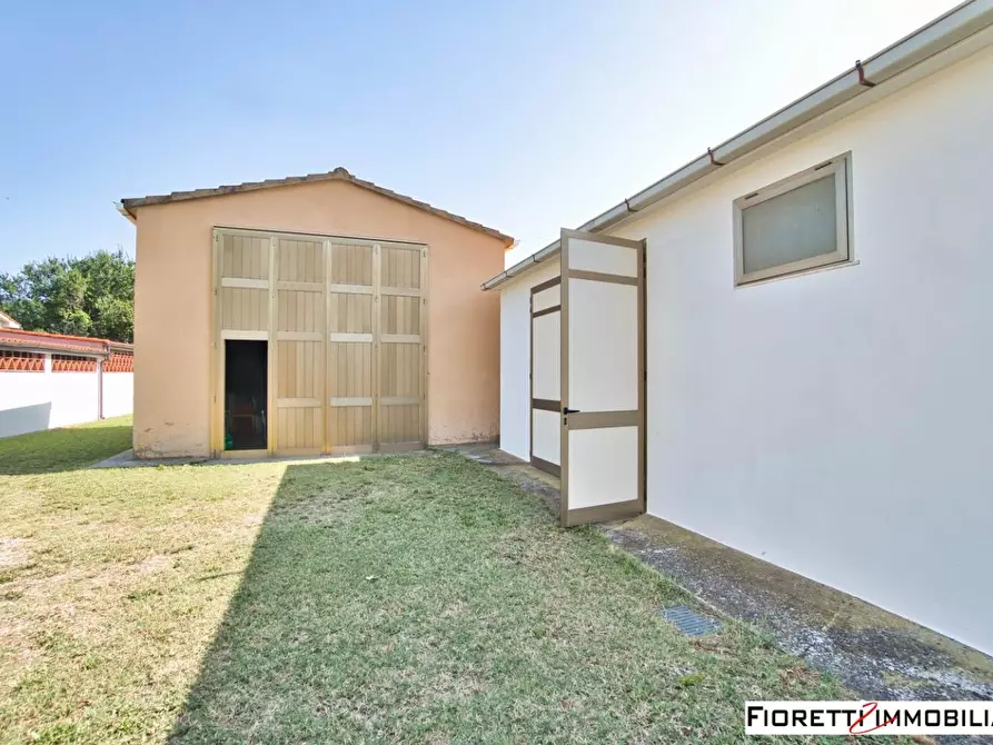 Immagine 53 di Casa colonica in vendita  a Piombino
