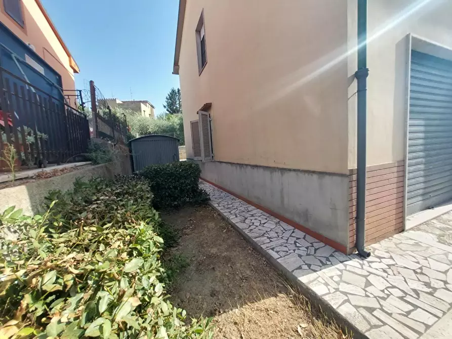 Immagine 50 di Casa indipendente in vendita  a Pontedera