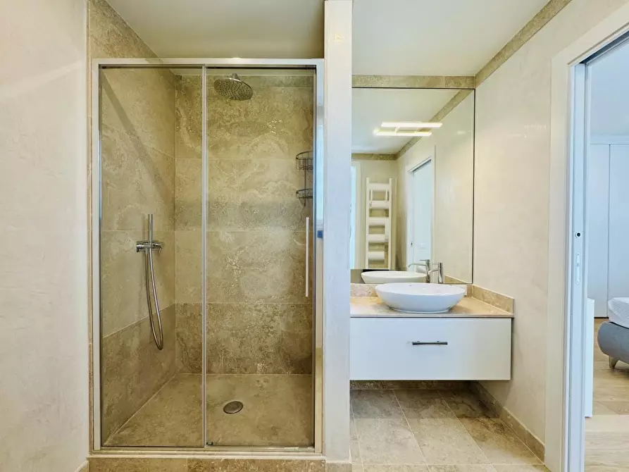 Immagine 47 di Casa indipendente in vendita  a Pietrasanta