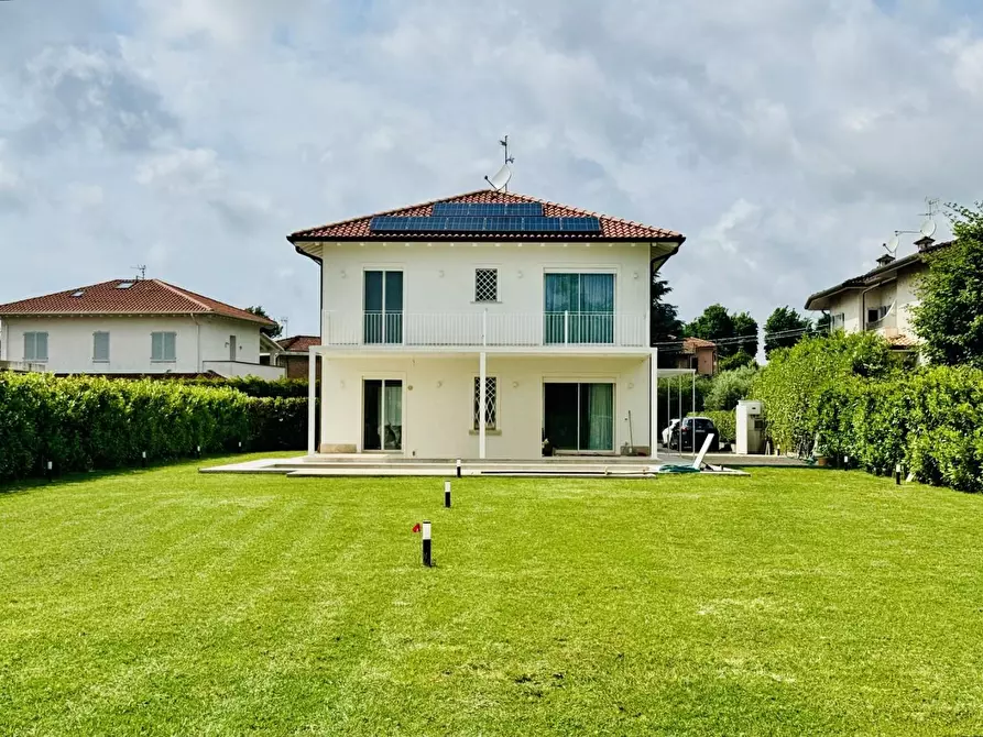 Immagine 2 di Casa indipendente in vendita  a Pietrasanta