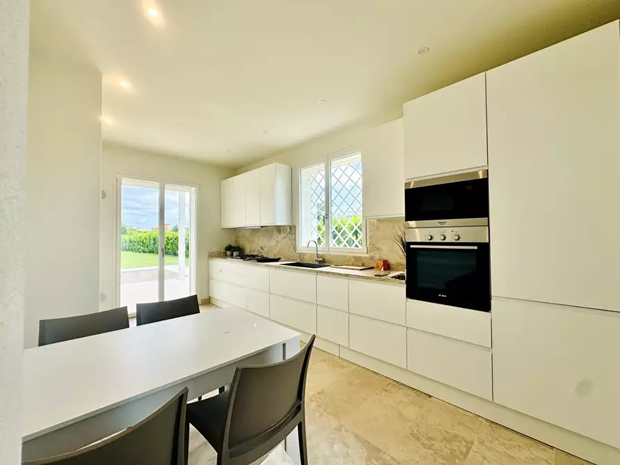 Immagine 8 di Casa indipendente in vendita  a Pietrasanta