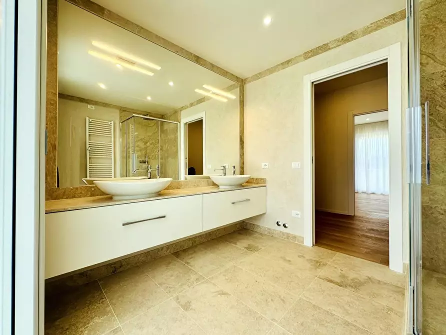 Immagine 31 di Casa indipendente in vendita  a Pietrasanta