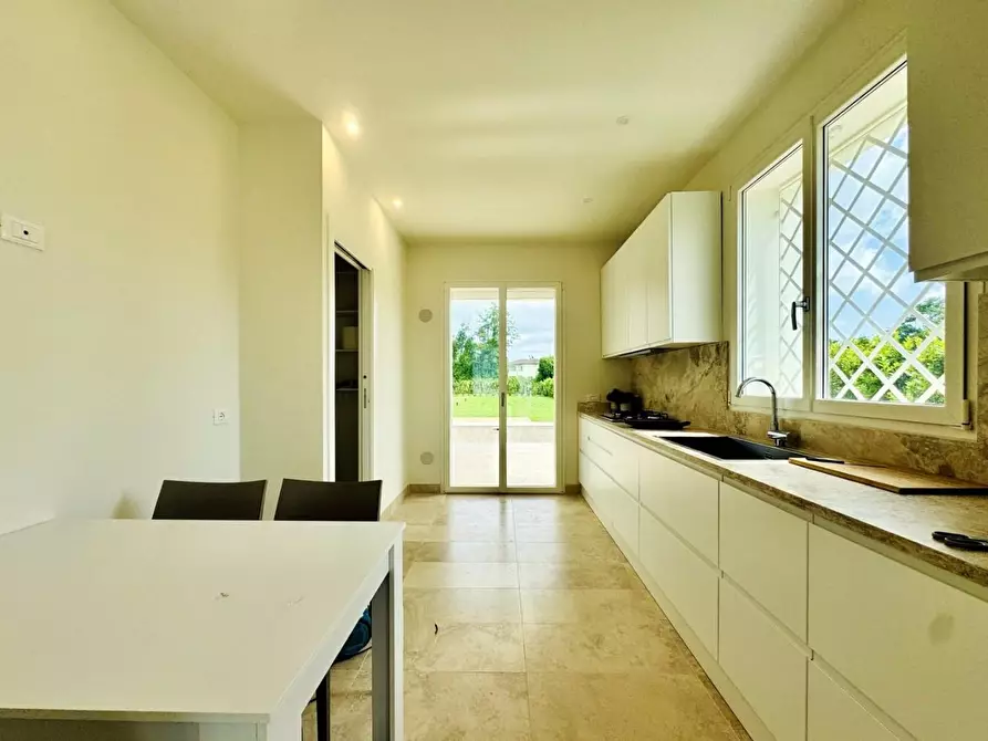 Immagine 9 di Casa indipendente in vendita  a Pietrasanta