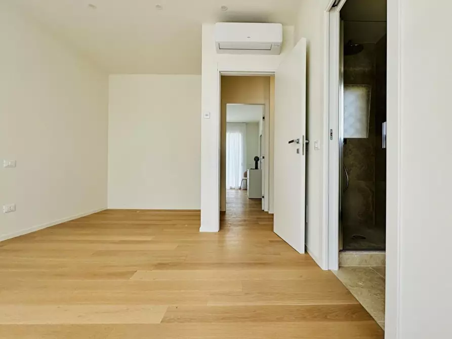 Immagine 42 di Casa indipendente in vendita  a Pietrasanta