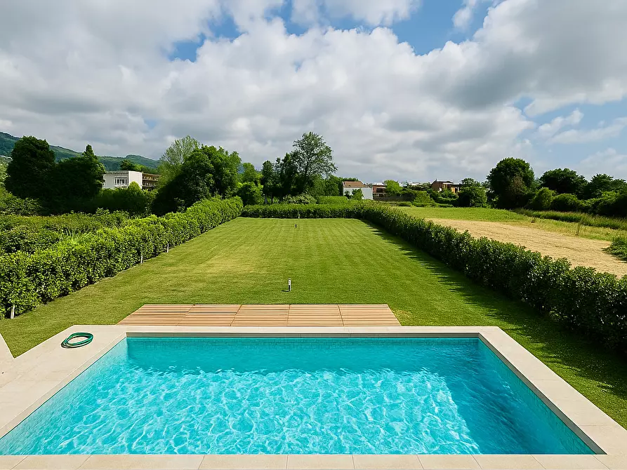 Immagine 52 di Casa indipendente in vendita  a Pietrasanta