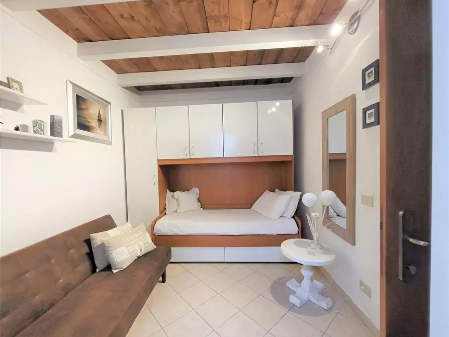 Immagine 8 di Casa semindipendente in vendita  a Massa