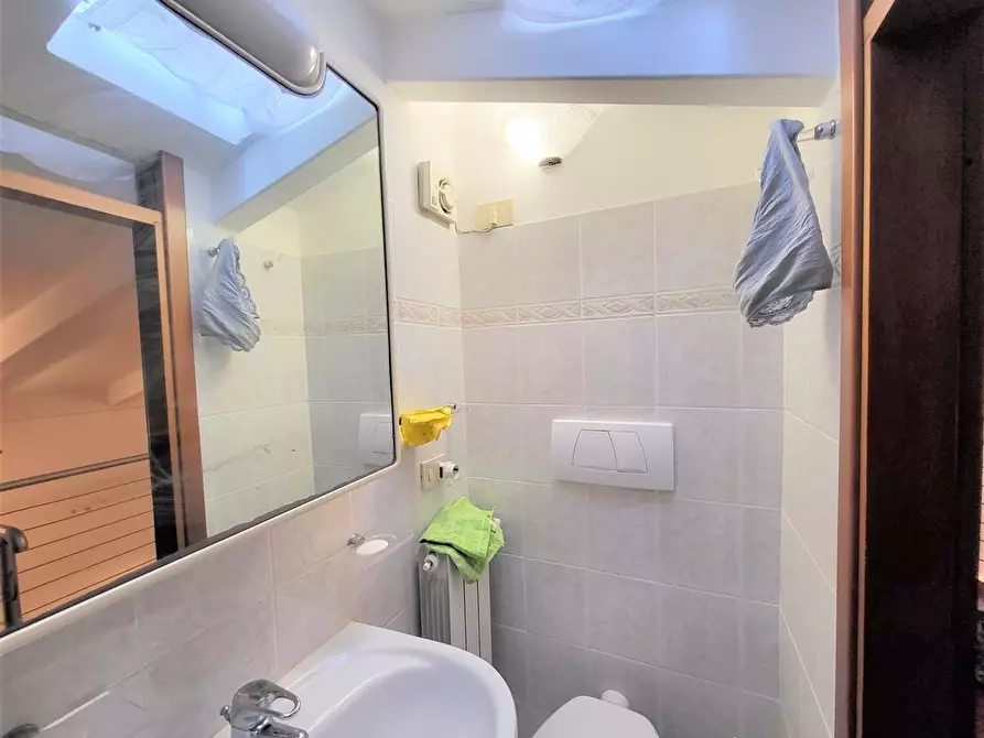 Immagine 14 di Casa semindipendente in vendita  a Massa