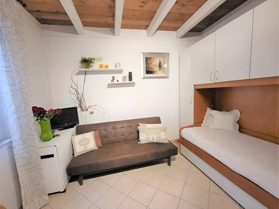 Immagine 5 di Casa semindipendente in vendita  a Massa