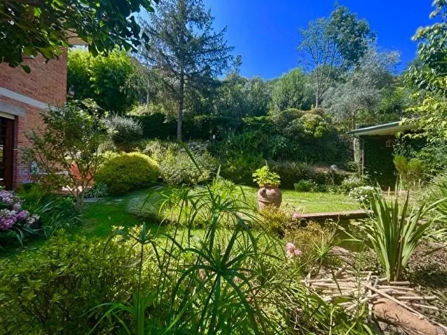 Immagine 2 di Casa bifamiliare in vendita  a Massa