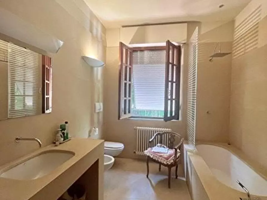 Immagine 39 di Casa bifamiliare in vendita  a Massa