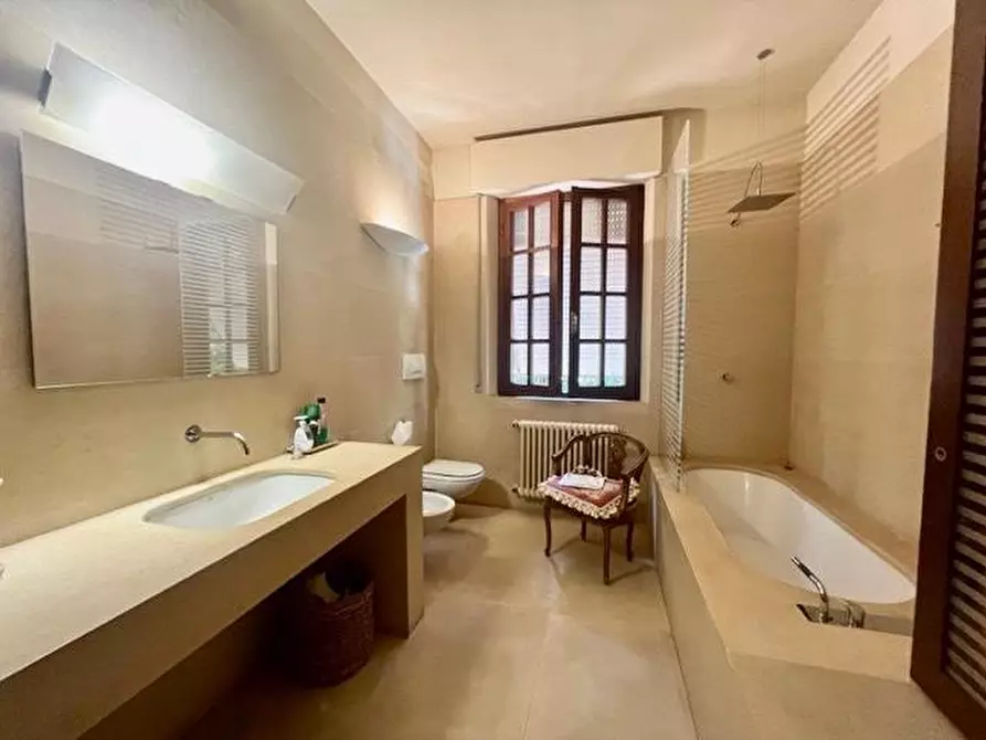 Immagine 37 di Casa bifamiliare in vendita  a Massa