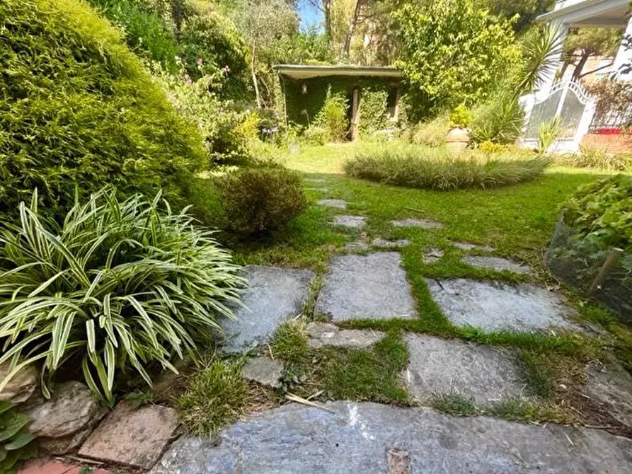 Immagine 8 di Casa bifamiliare in vendita  a Massa