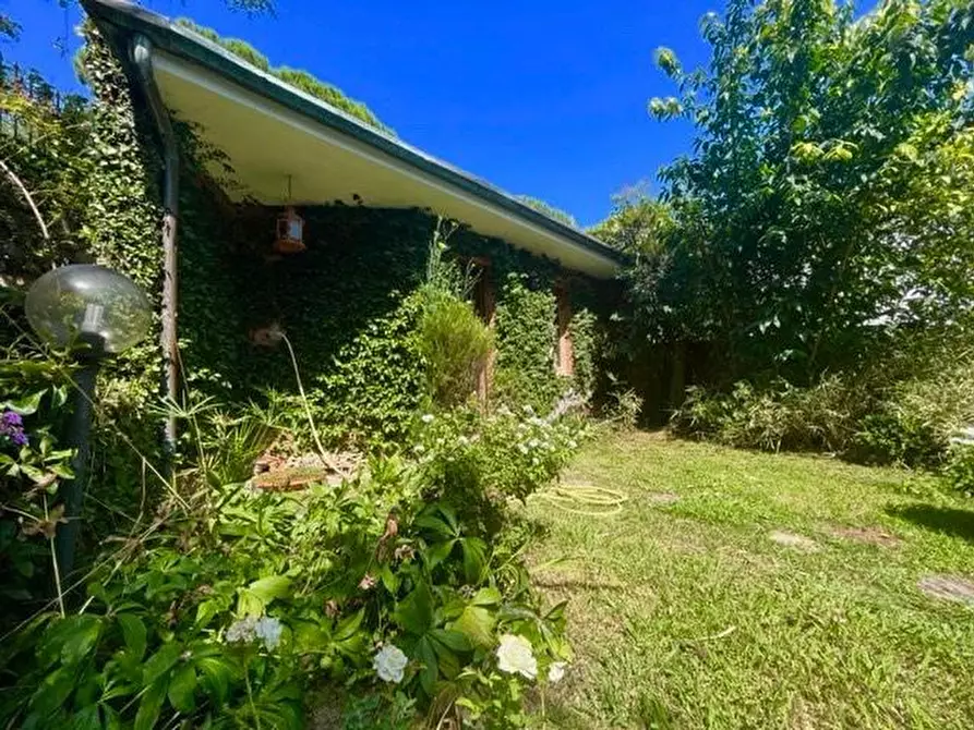 Immagine 4 di Casa bifamiliare in vendita  a Massa